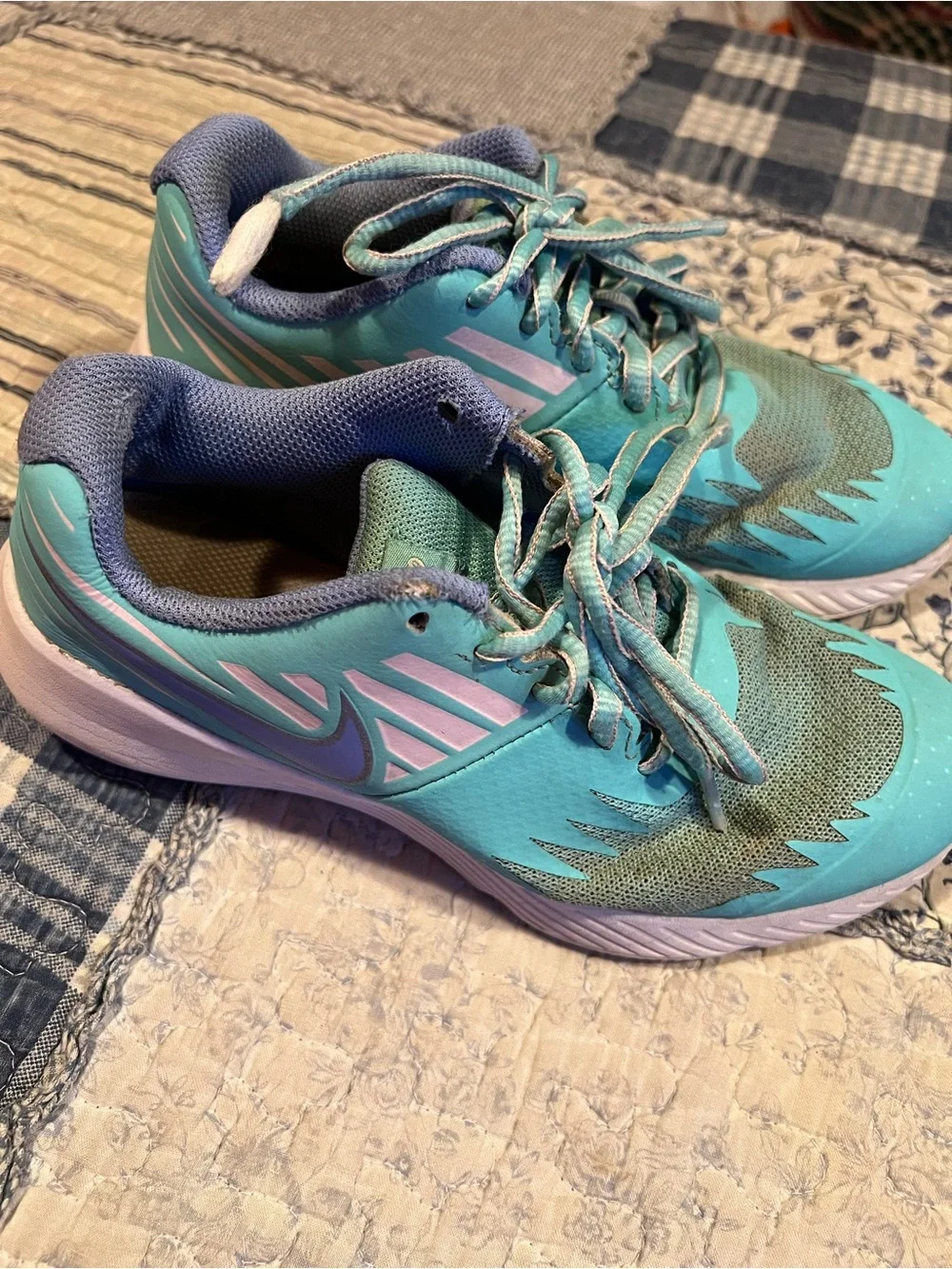 Kids Aqua Lightweight Sneakers with Cushioned Support